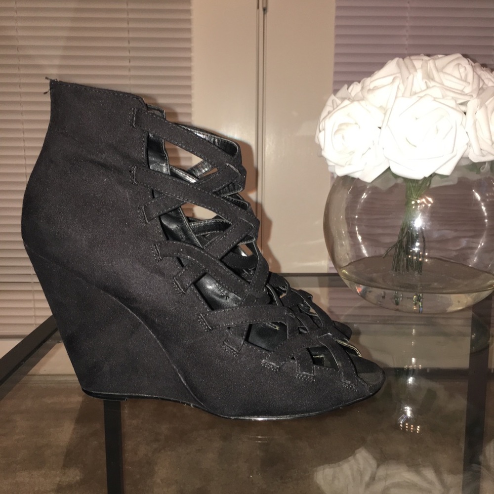 ✨Shoemint Black Wedges ✨
